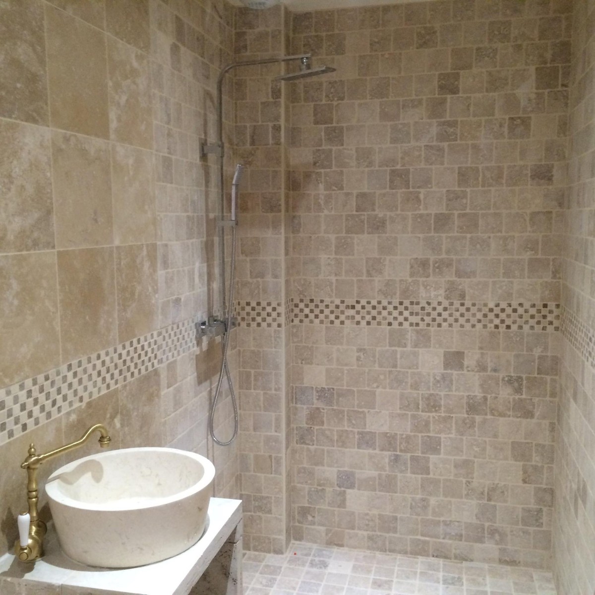 TRAVERTIN NUANCE 10X10 EP 1 CM 1ER CHOIX