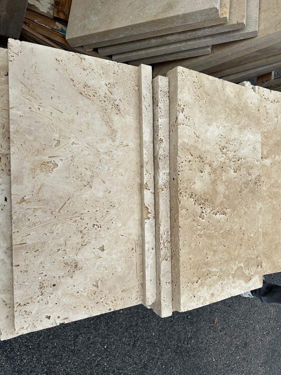 TRAVERTIN MARGELLE BEIGE 33X61X3-5 CM 1BORD EN RETOMBÉE 1ER CHOIX