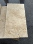TRAVERTIN MARGELLE BEIGE 33X61X3-5 CM 1BORD EN RETOMBÉE 1ER CHOIX